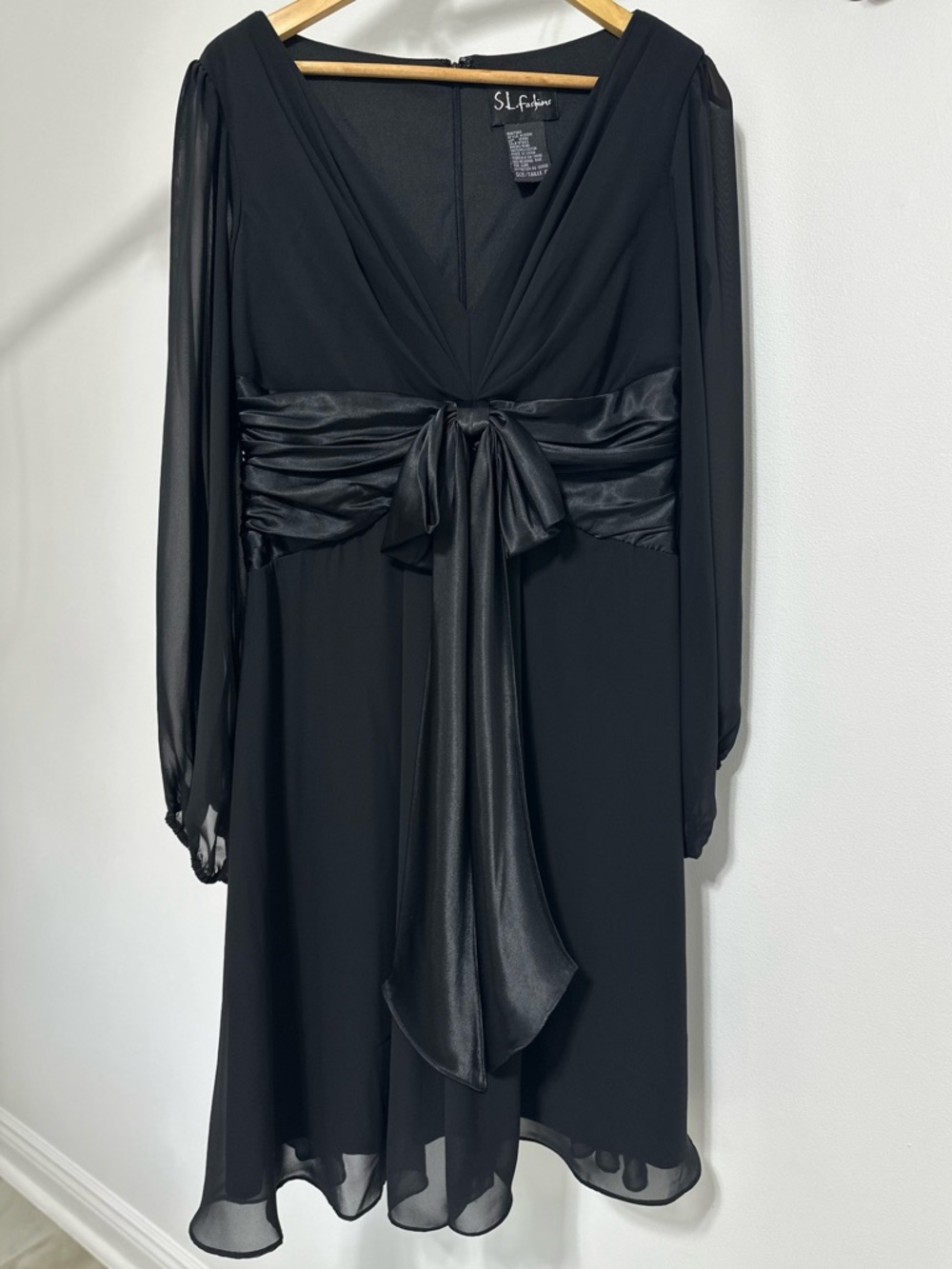 SL Fashions Black V-Neck Long Sleeve Tie-Waist Midi Dress